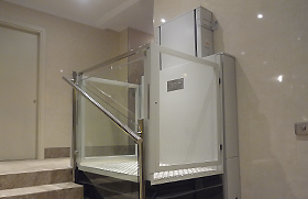 Salvaescaleras verticales Stairlift